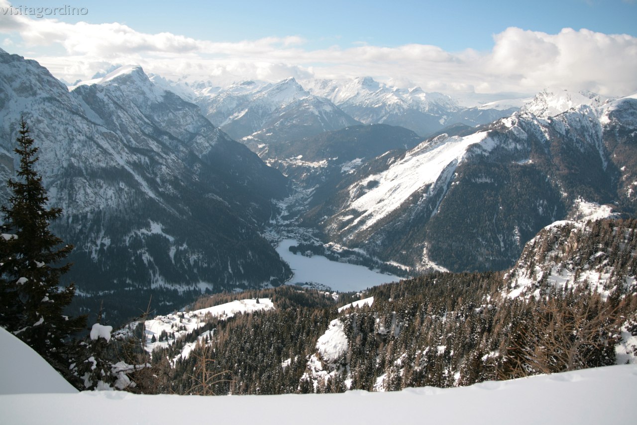 Lago di Alleghe innevato