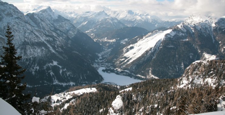 Lago di Alleghe innevato